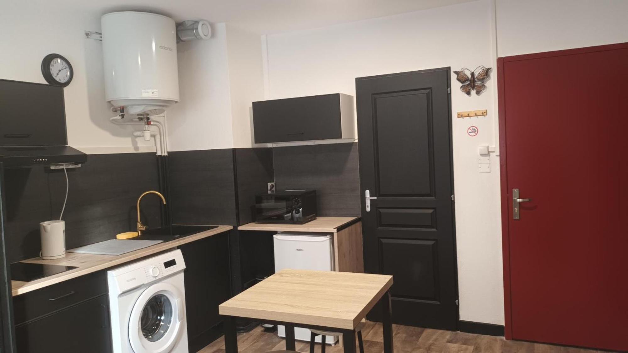 Appartement T1 Proche De Vulcania Pontaumur Exterior foto